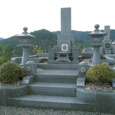 現代的なモダンな墓碑 須賀石材工業